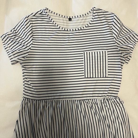 Black and White Striped Dress with Pockets - Size M - Picture 5 of 8